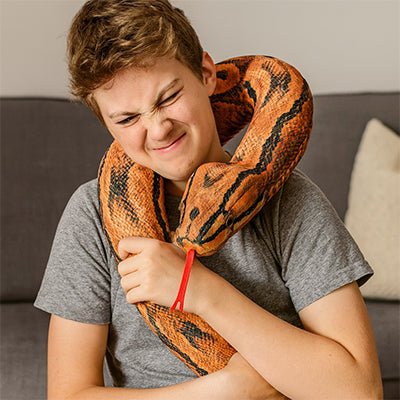 Peluche serpent éveille l'imagination