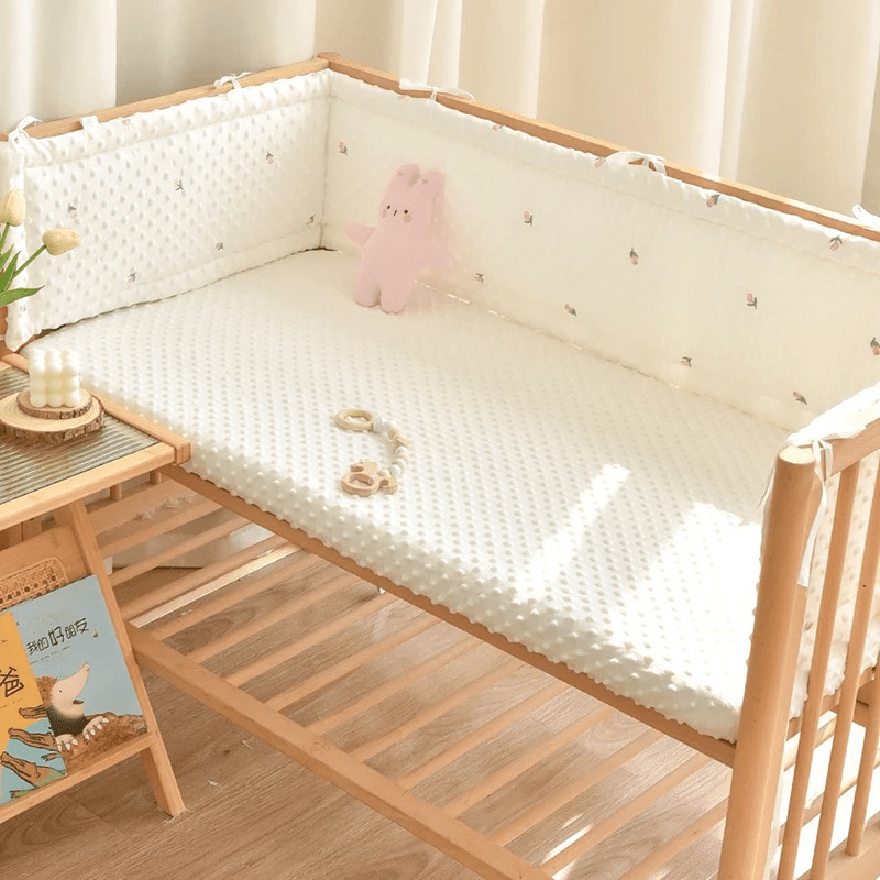 Tour de lit bébé avec fleurs