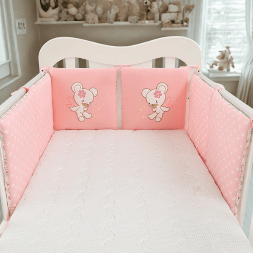 tour de lit bébé rose