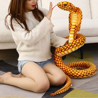 Peluche serpent stimule l'imagination