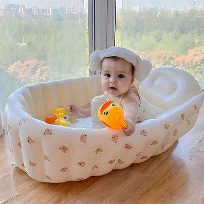 Baignoire bébé tranquille dans son bain