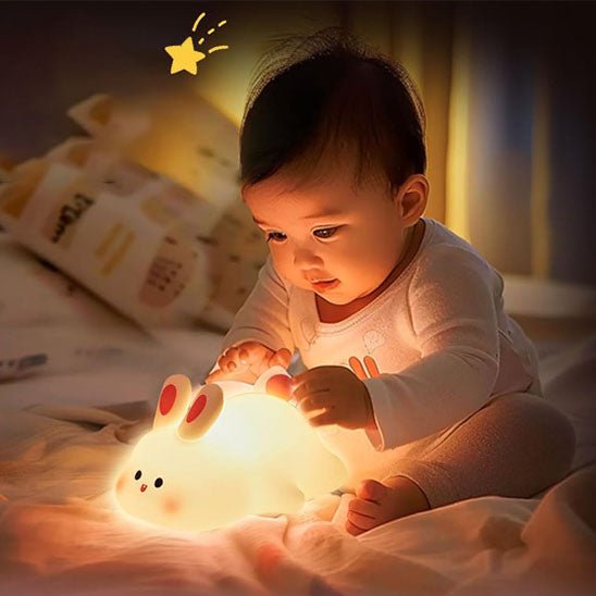 Veilleuse lapin bébé éblouit par lumière