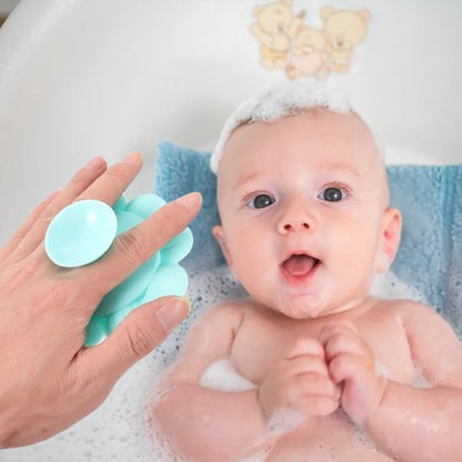 Brosse cheveux pour bebe bébé attend de se faire brosser les cheveux