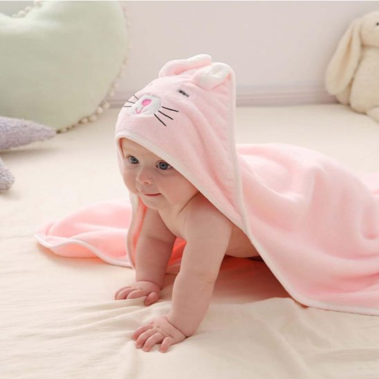 Cape de bain bébé bébé à quatre pattes avec sa cape de bain