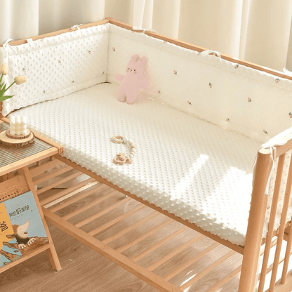 Tour de lit bébé avec fleurs