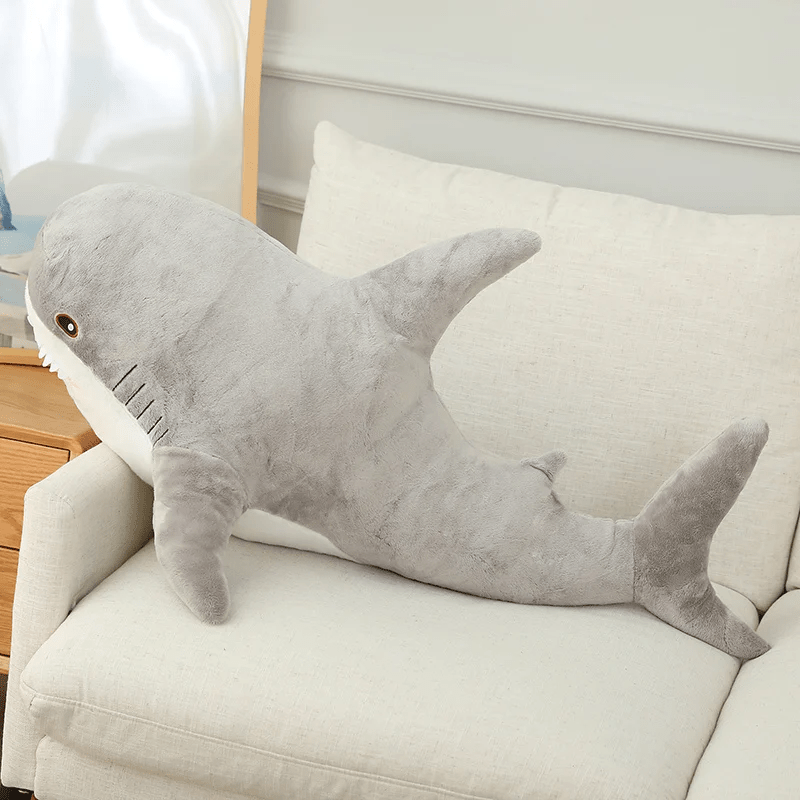 Peluche requin gris