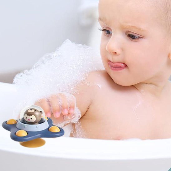 Jouet de bain développe la motricité fine