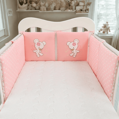 tour de lit bébé rose