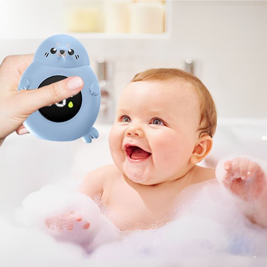 Thermometre bain bebe bébé content de voir le thermomètre