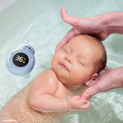 Thermometre bain bebe bébé dans l'eau avec son thermomètre